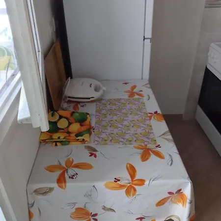 And Hvar Vijola Konukevi