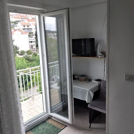 Konukevi And Hvar Vijola