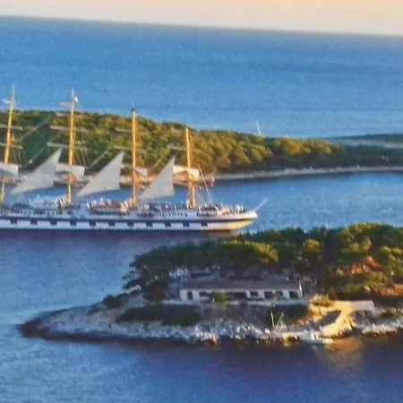 Guest house And Hvar Vijola