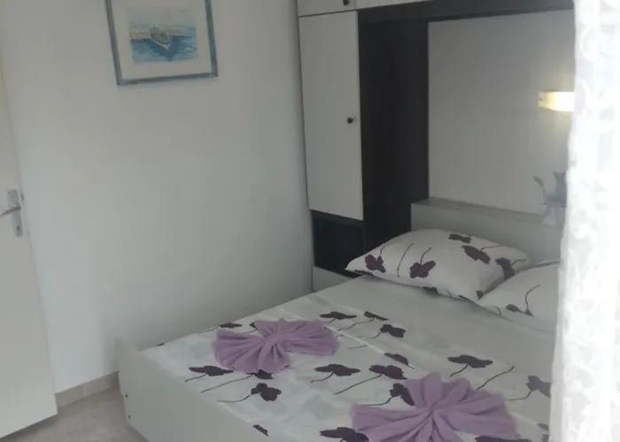 Guest house And Hvar Vijola