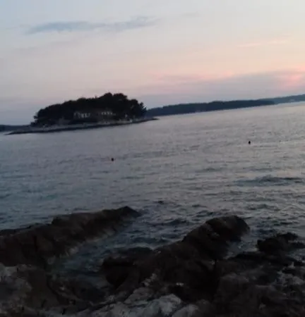 And Hvar Vijola 赫瓦尔