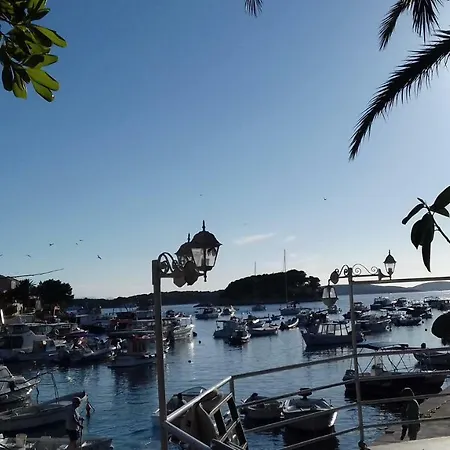 بيت ضيافة And Hvar Vijola هفار