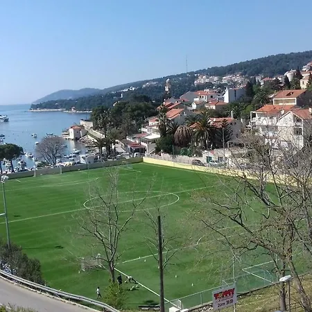 Гостьовий будинок And Hvar Vijola