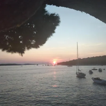 And Hvar Vijola Hvar Town