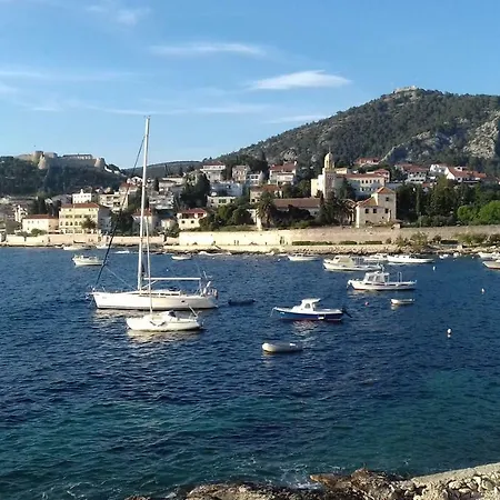 Affittacamere And Hvar Vijola