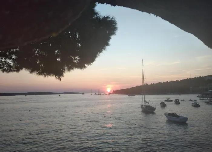 And Hvar Vijola Hvar Town