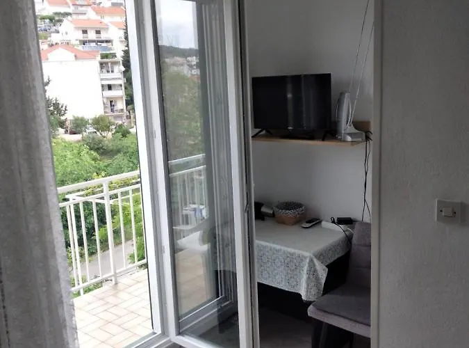 Pensionat And Hvar Vijola