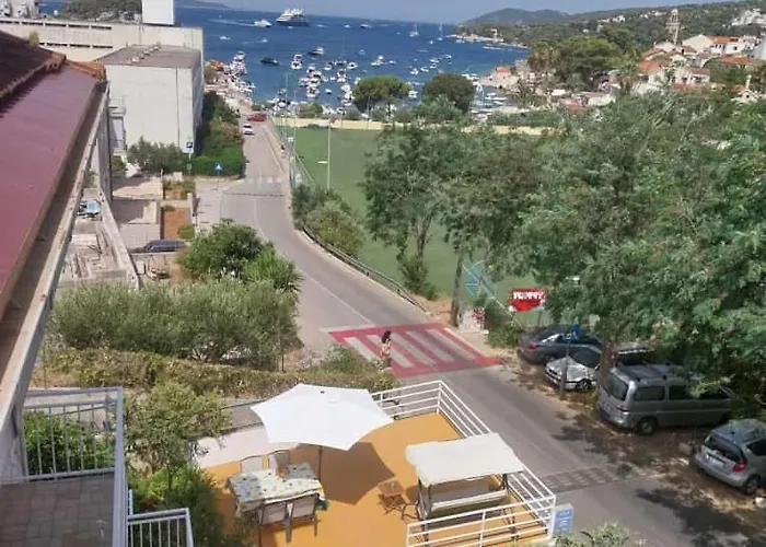 Pensionat And Hvar Vijola 3*