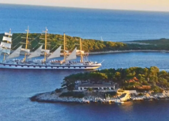 Pensionat And Hvar Vijola